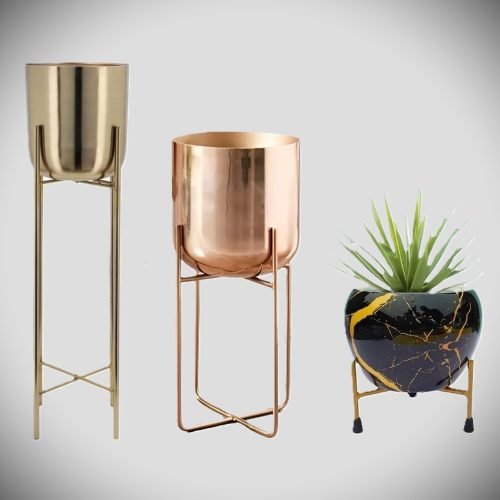 Metal Planter with Stand. Metall-Pflanzgefäß mit Ständer